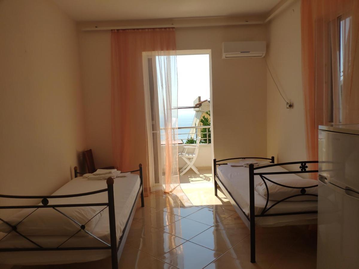 Let Rooms Lukova Exterior foto