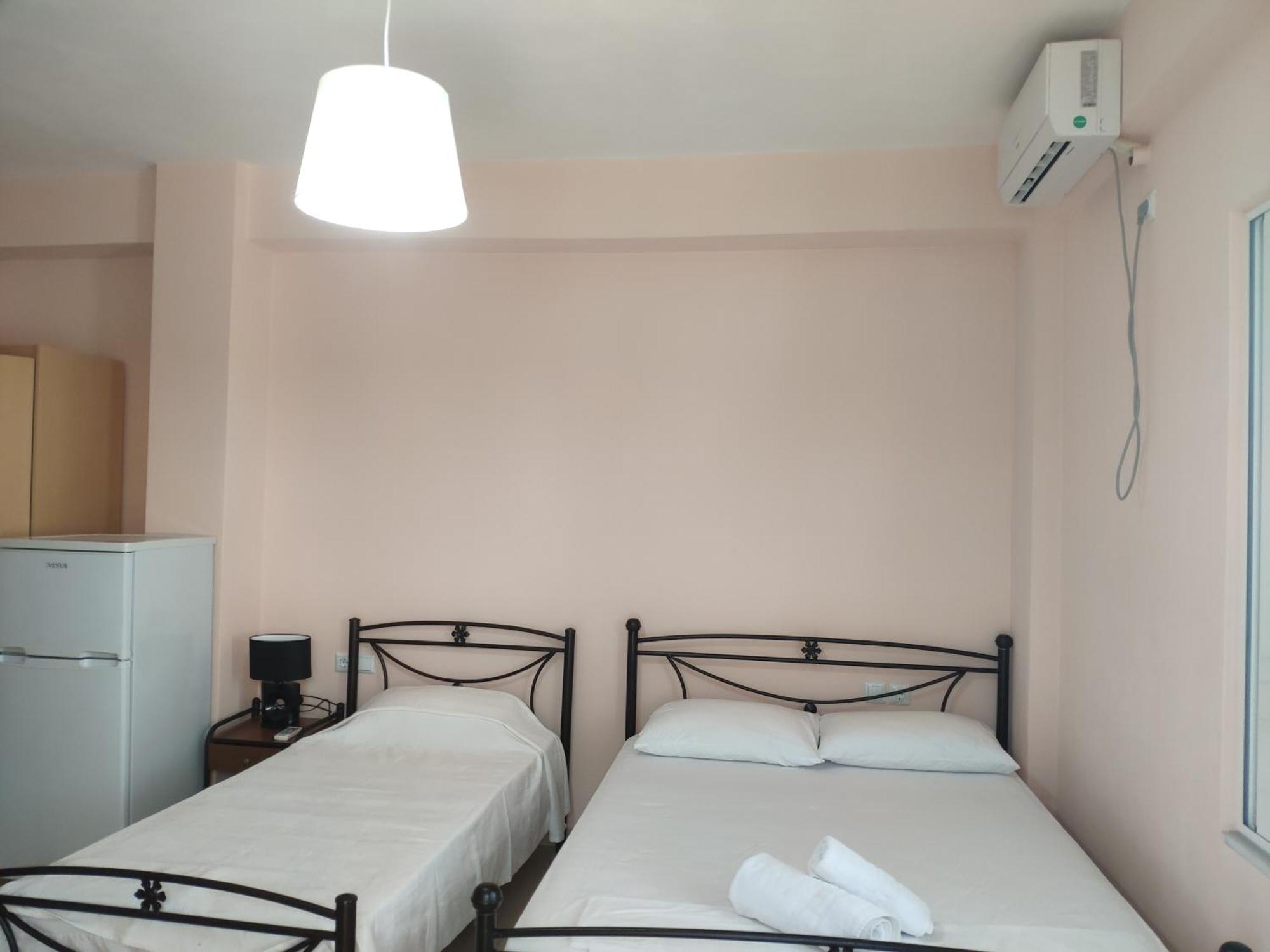 Let Rooms Lukova Exterior foto