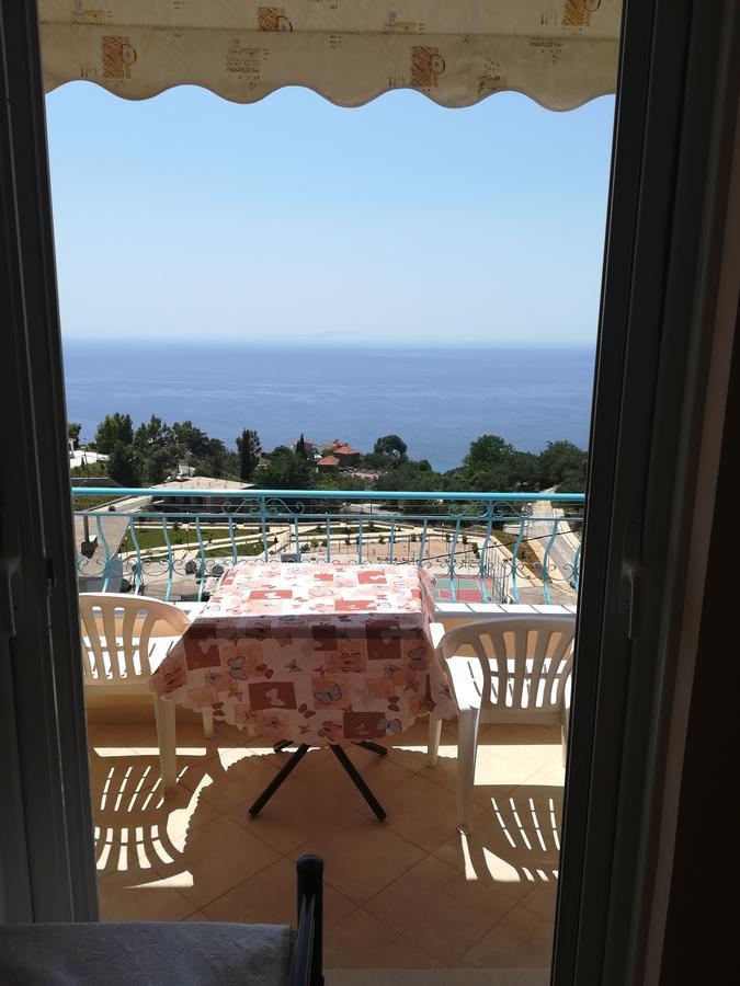 Let Rooms Lukova Exterior foto