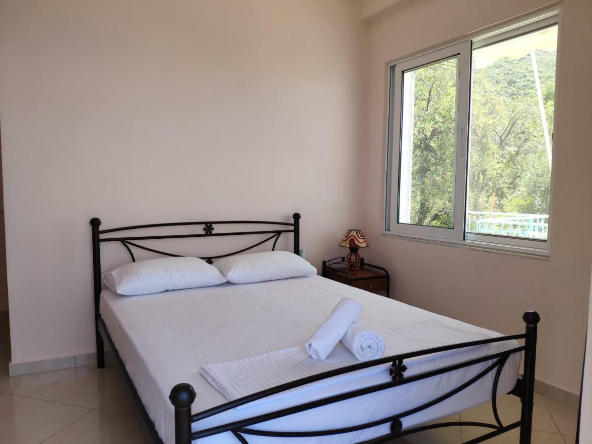 Let Rooms Lukova Exterior foto