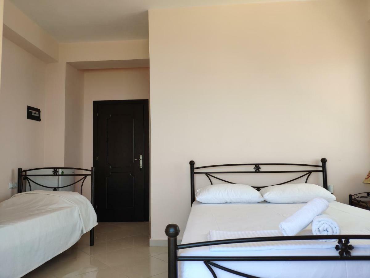 Let Rooms Lukova Exterior foto